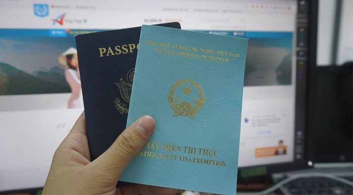 Visual breakdown of differences in stay duration and eligibility between vietnam e-visa 90 days and long-term visa options